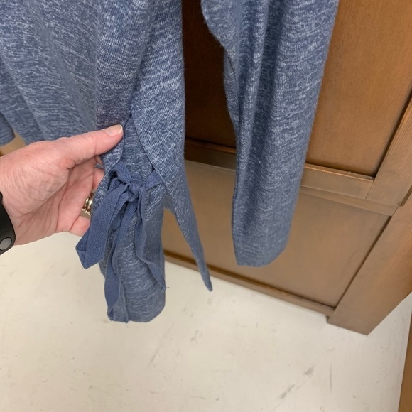 UGG tunic top sweater side slit w/ribbon close XS L26 in 19 in pit winter - Picture 10 of 10